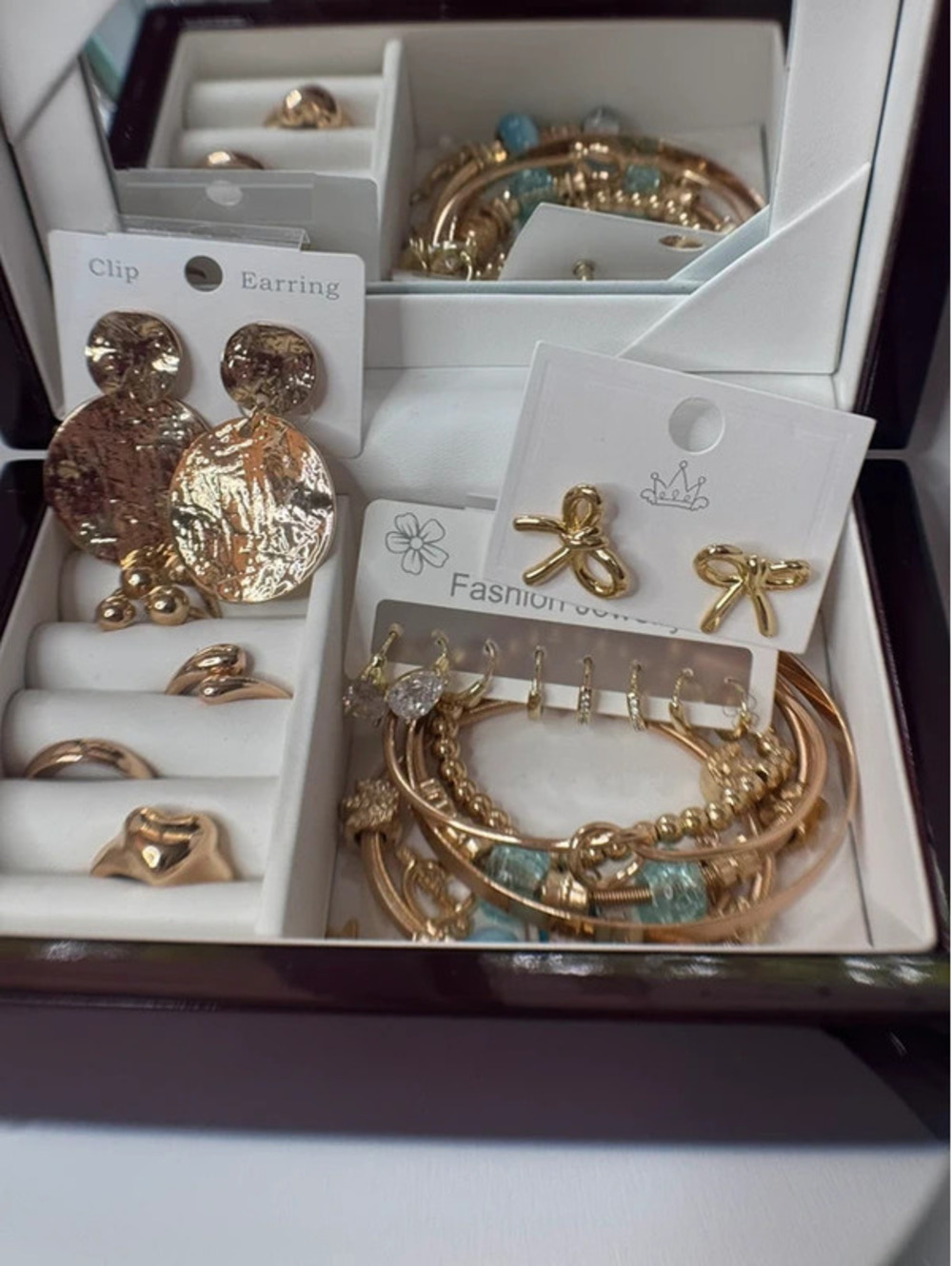 Jewelry box bundle with jewelry